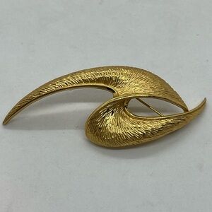 Trifari Brooch Textured Gold Tone 3 Inches Long Abstract Chunky Statement